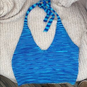 🎈Adorable cropped halter top with striped pattern!